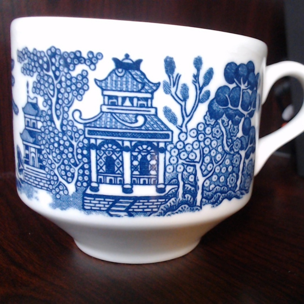 English "Blue Willow" cup - Great Condition #3
